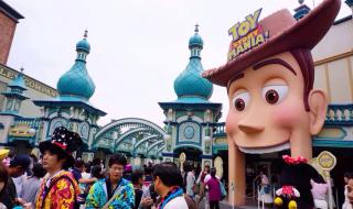 谁能告诉我上海迪士尼乐园多大和东京,香港的迪士尼乐园比那个大